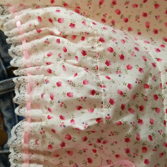 💐VINTAGE MODA INTERNATIONAL FLORAL TOP WITH MATCHING FLORAL CUFF JEANS 🌸💐 - Picture 3 of 13